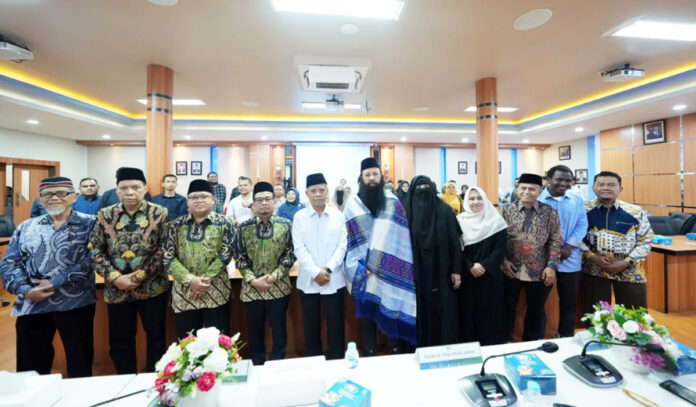 Syeikh Reza-Peggy Melati Sukma, Undang Mahasiswa UMSU Magang